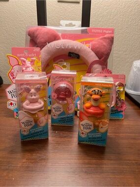 wet n wild Disney Winnie the Pooh Piglet and Tigger Headband & Makeup 6piece set